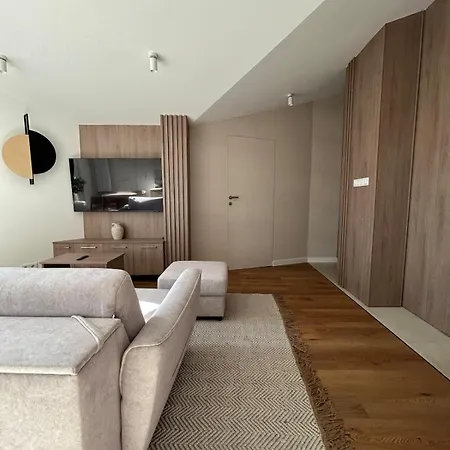 Cracow Center Jacuzzi & Sauna Penthouse Retreat شقة *