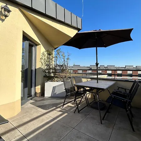Cracow Center Jacuzzi & Sauna Penthouse Retreat كراكوفيا