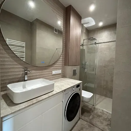 Cracow Center Jacuzzi & Sauna Penthouse Retreat *