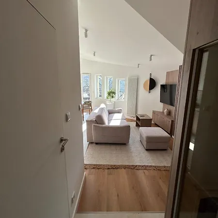 Cracow Center Jacuzzi & Sauna Penthouse Retreat *