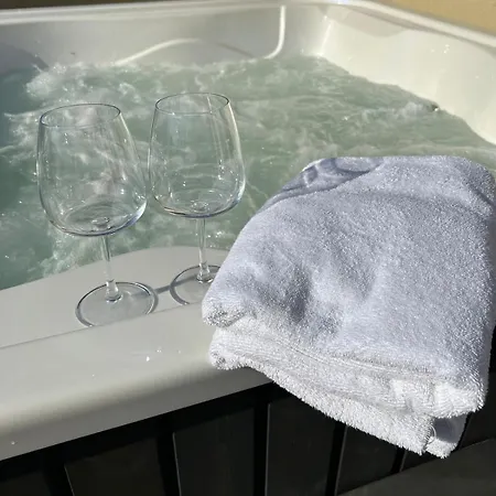 Cracow Center Jacuzzi & Sauna Penthouse Retreat Lejlighed